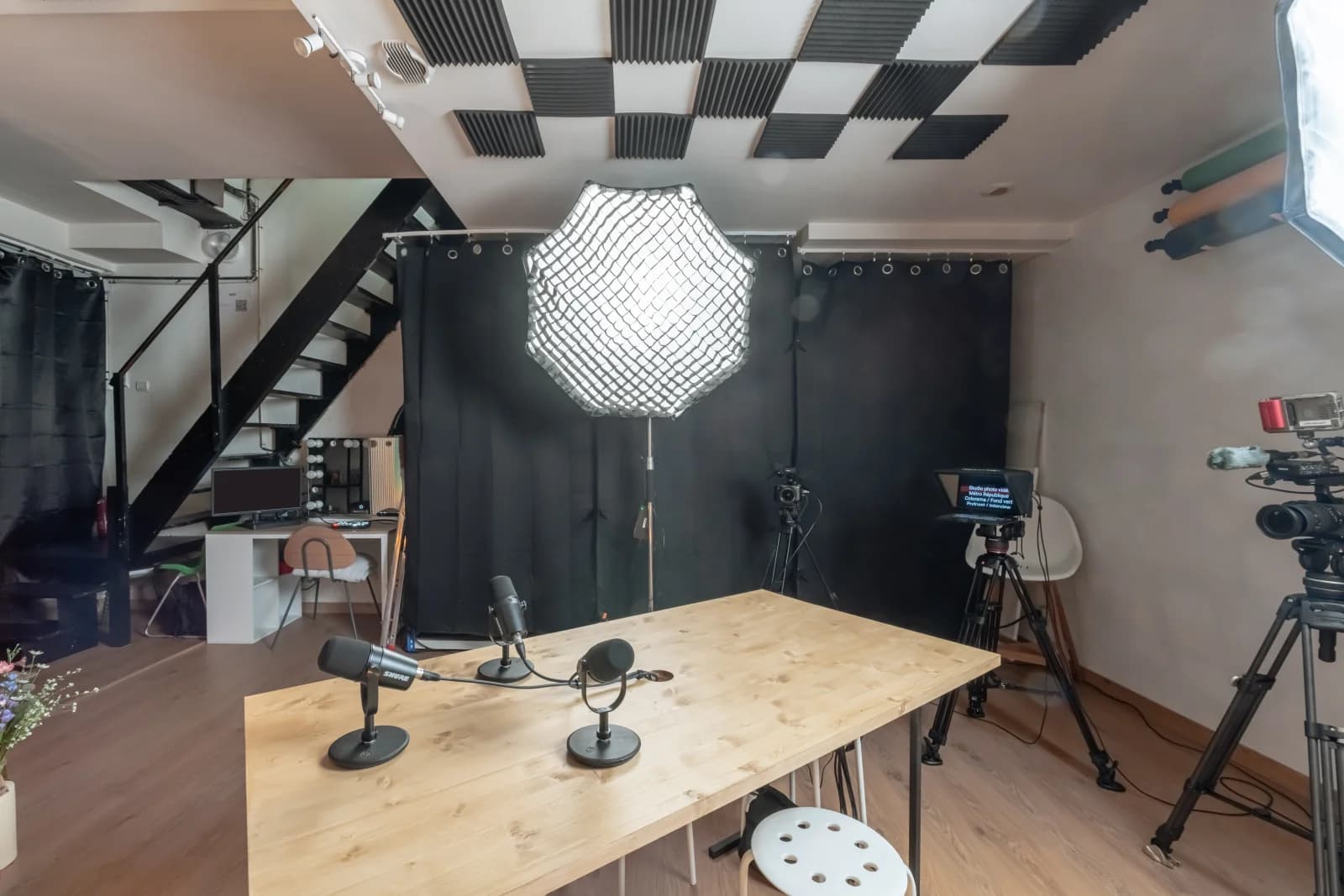 Espace Studio de tournage Interview, Podcast, Facecam à République - 5