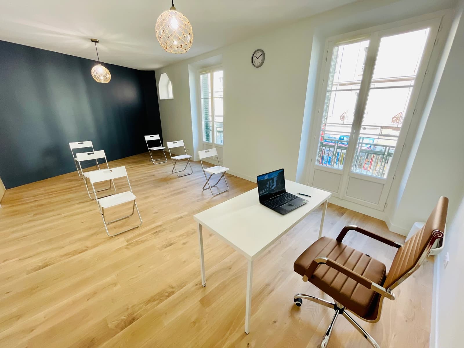 Living room in Large fully-equipped room in Grenoble center - 1