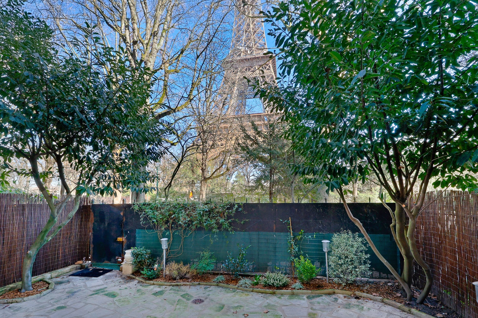 Space Apartment with a view of the Eiffel Tower - 4