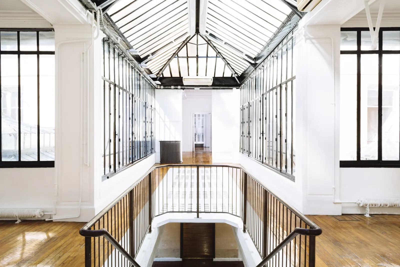 Espace Loft atypique sur deux étages - 0