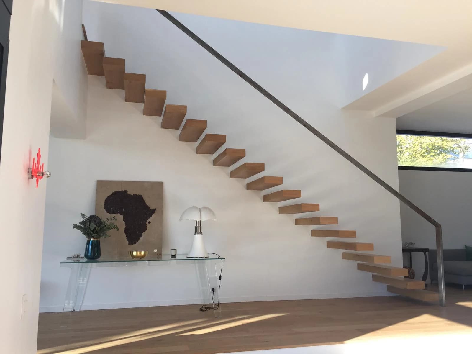 Living room in Architect-designed house bathed in light - 1
