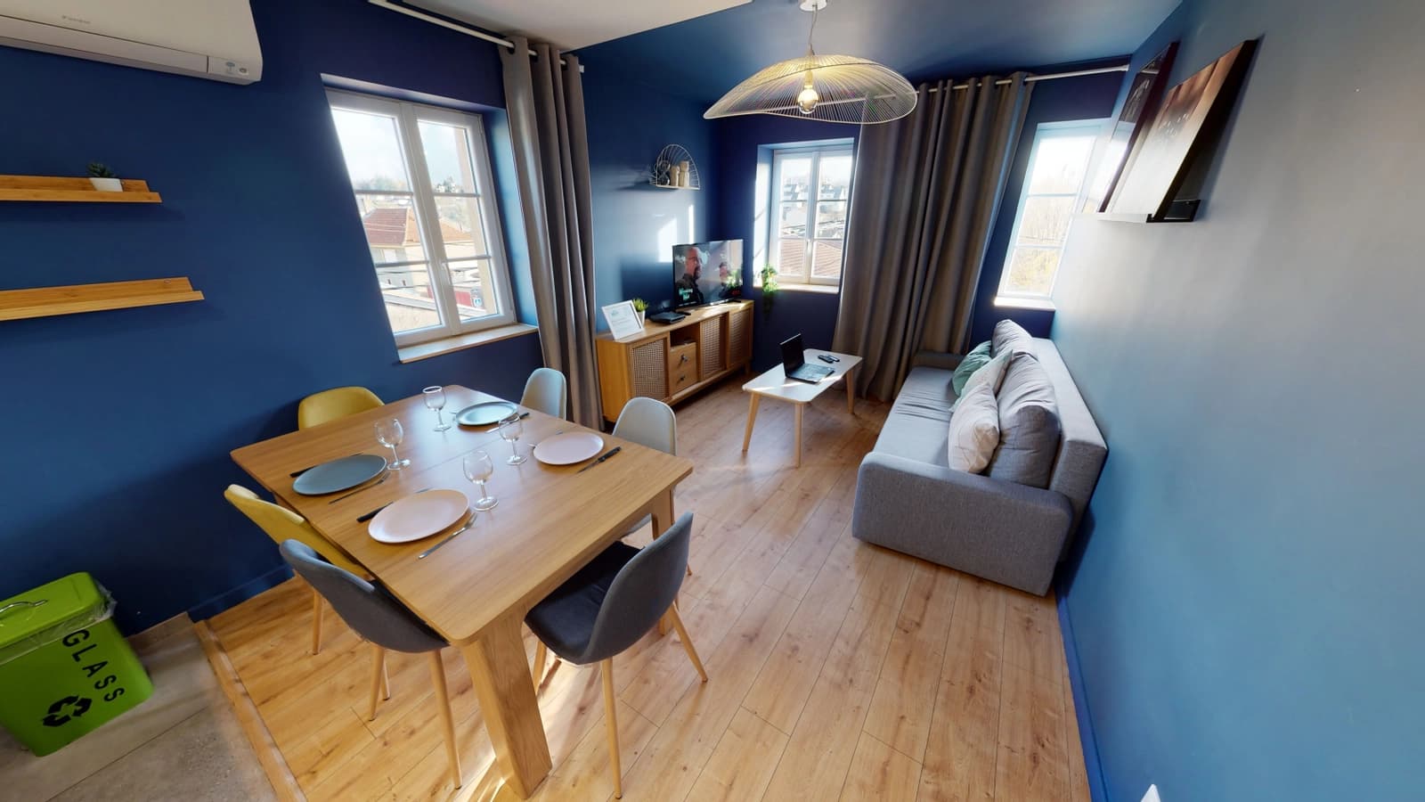 Living room in Quiet and bright, the upper Vallières - 1