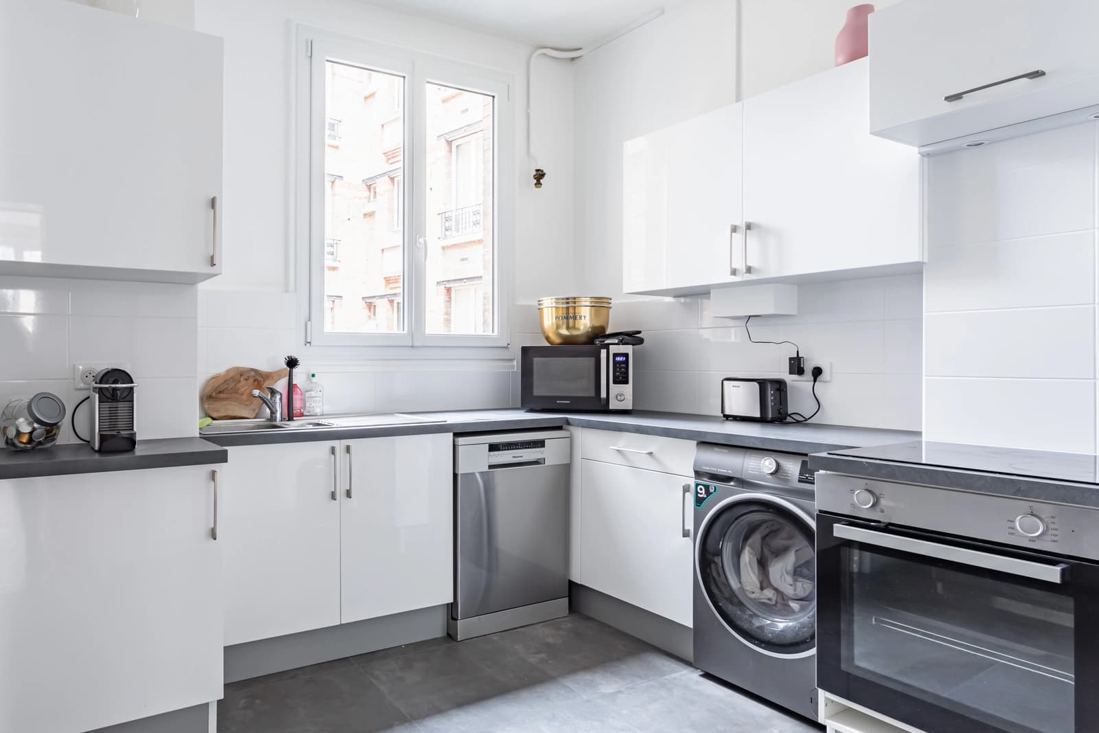 Space Large, uncluttered apartment - 5