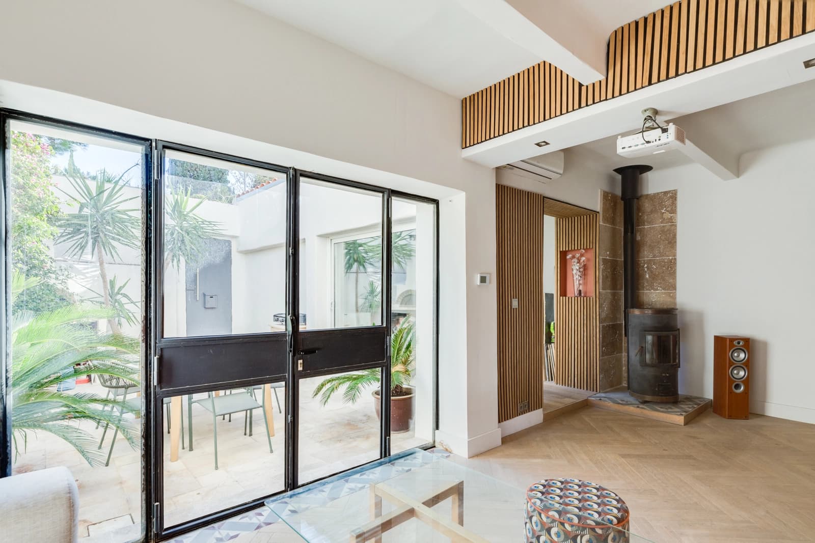 Space Aeolian townhouse perched high above the Vauban district - 3