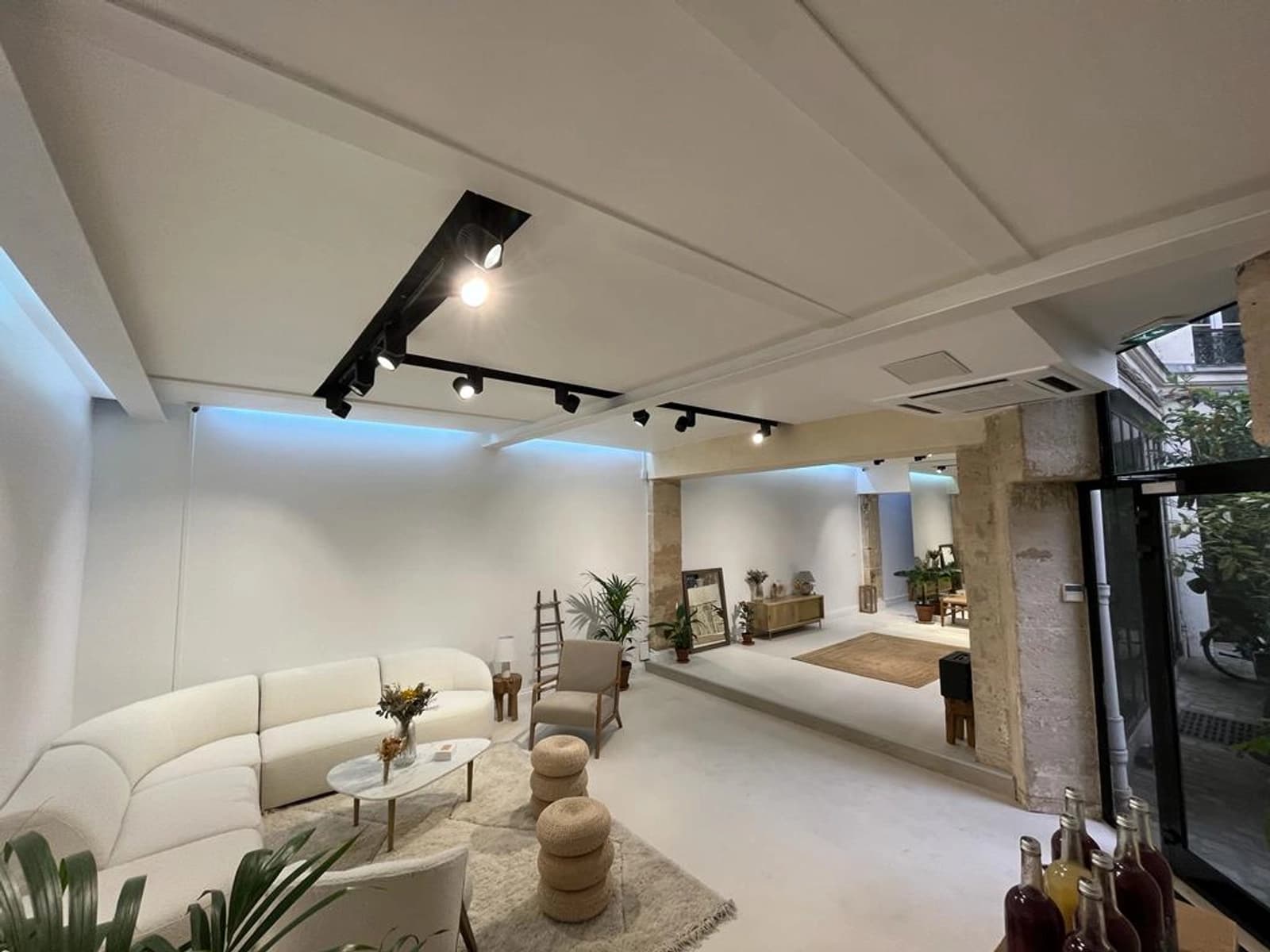 Living room in Bright showroom in the heart of the Marais - 1