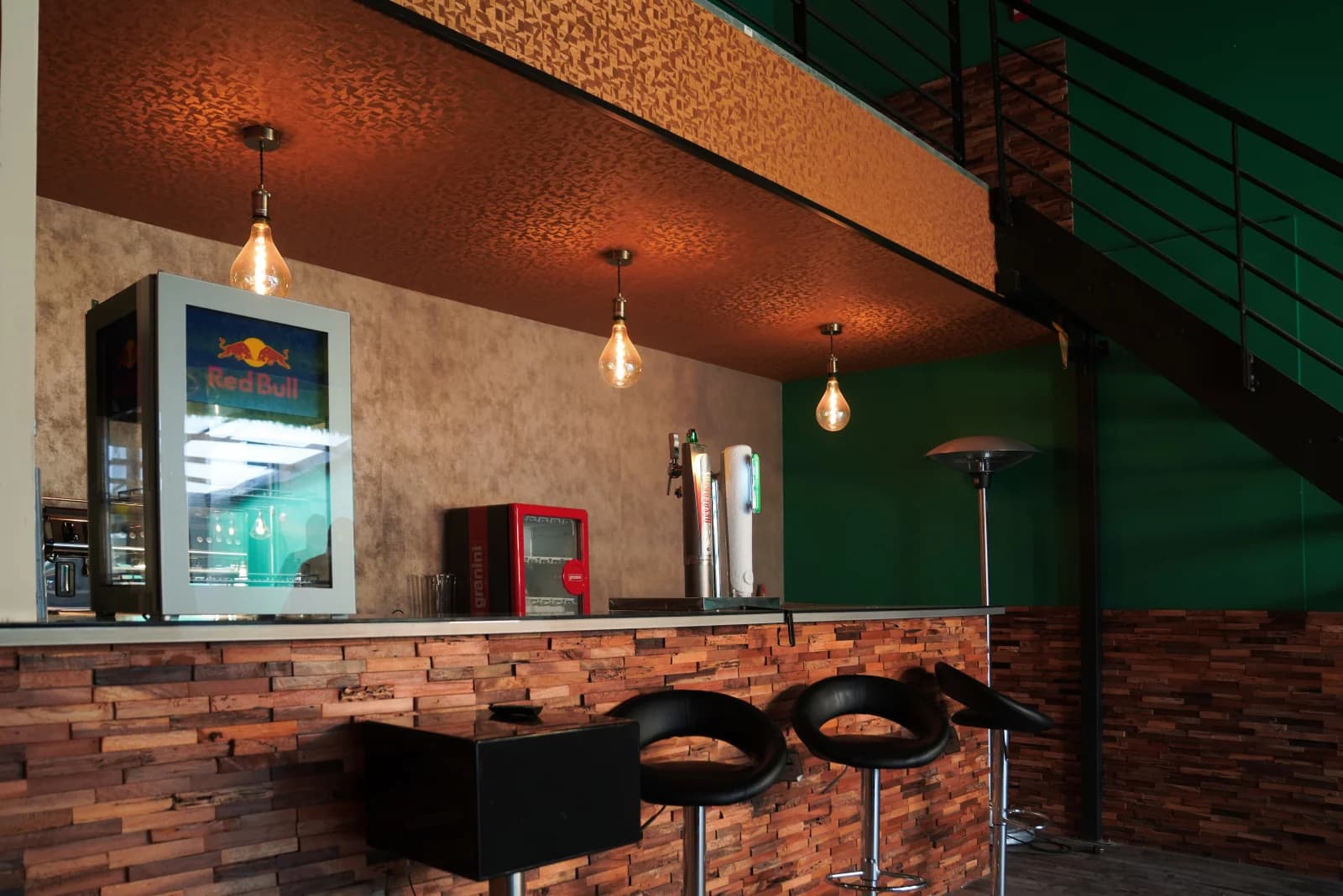 Espace Restaurant avec bar, cuisines équipées et véranda - 3