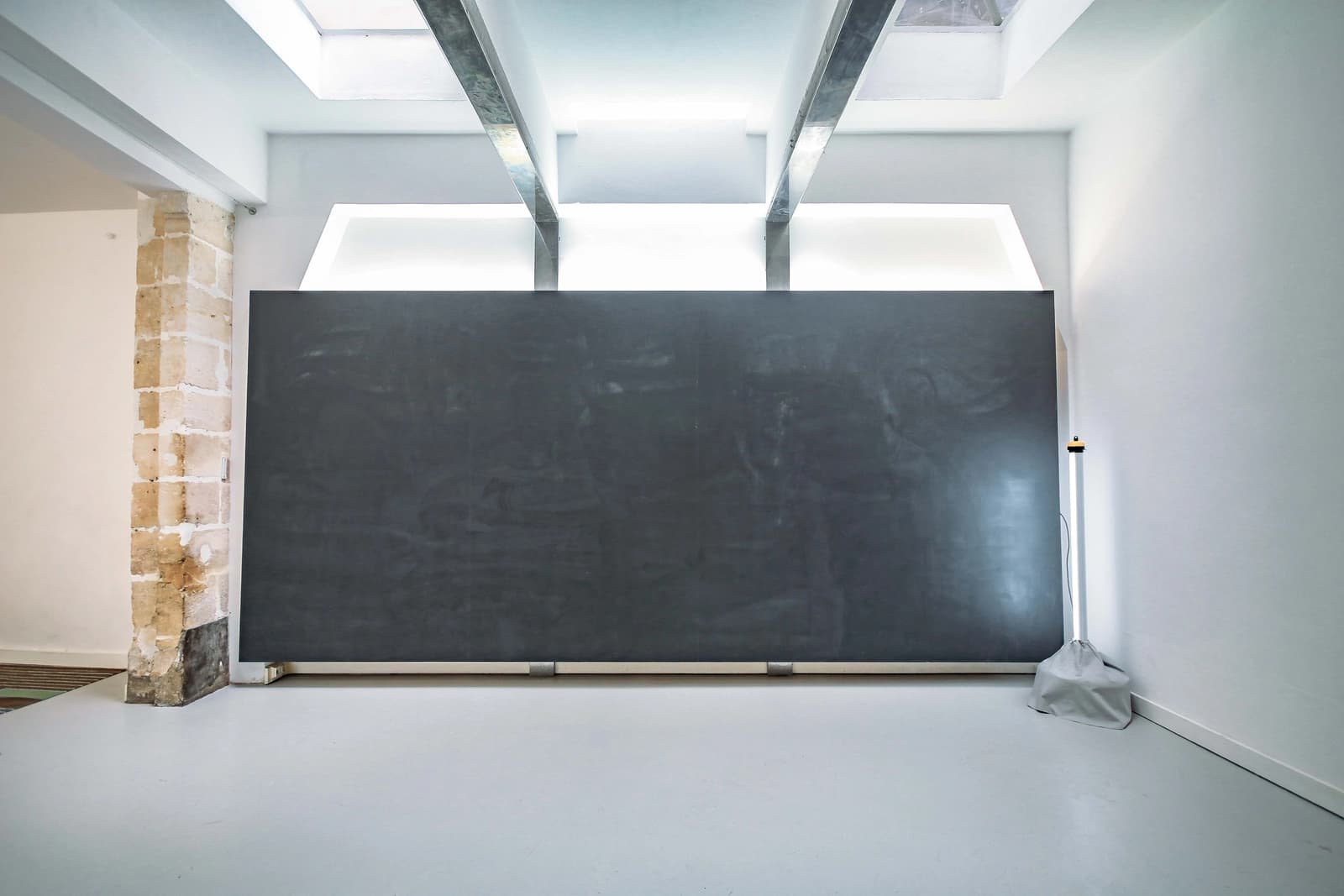 Espace Loft au style Brut et authentique dans le Haut-Marais - 4