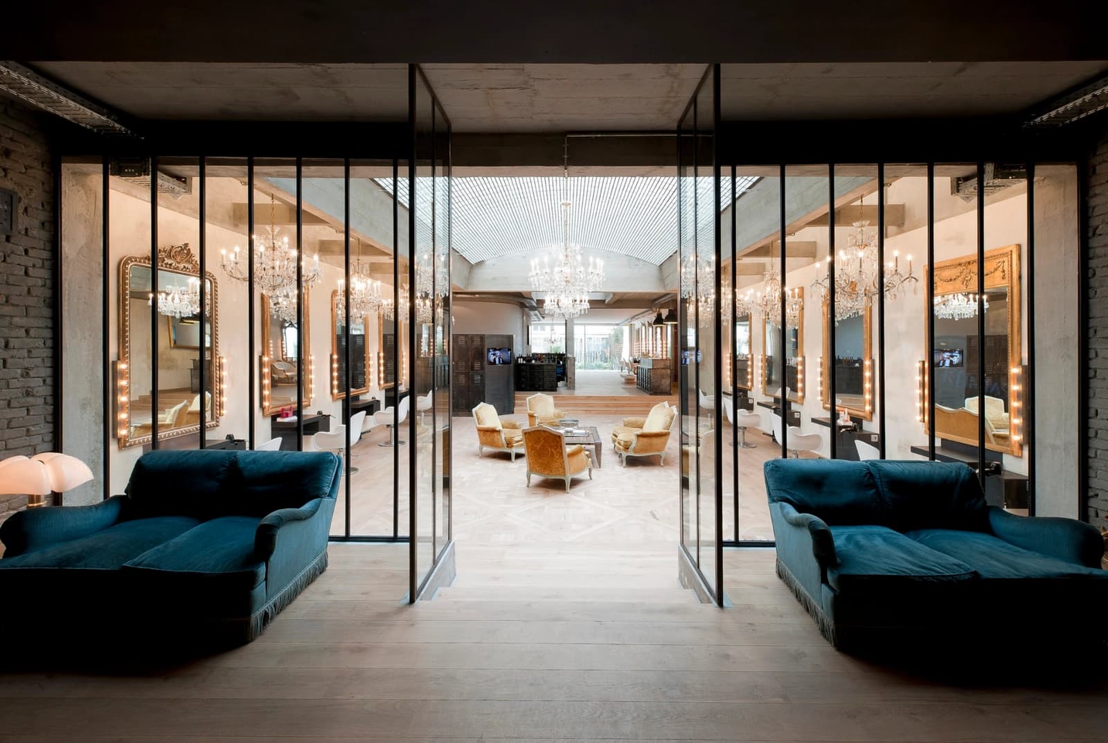 Living room in Chic, atypical hair salon - 1