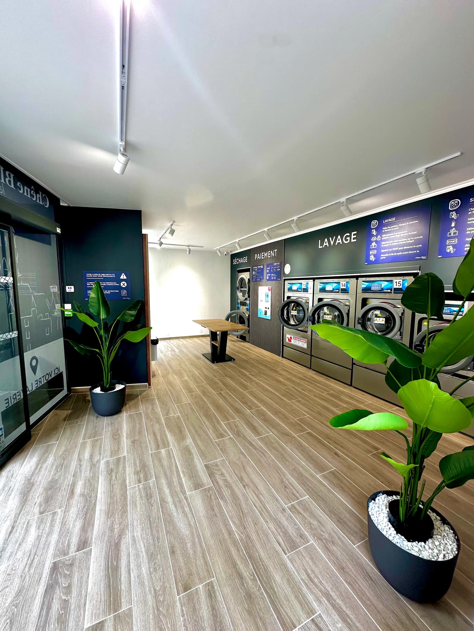 Space Contemporary self-service laundromat - Dordogne - 44 m² - 2