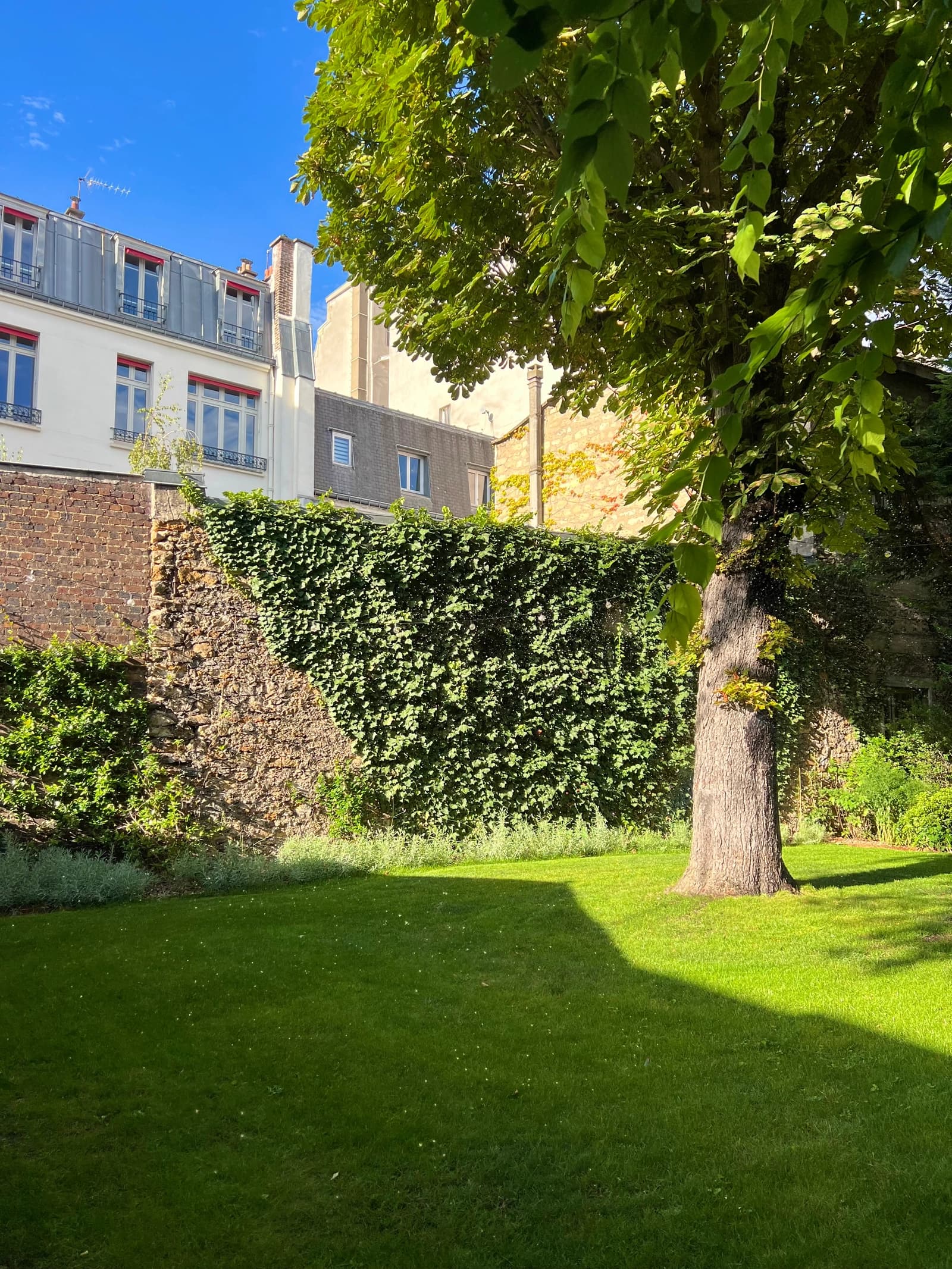 Espace Grand appartement luxueux et lumineux refait à neuf et son jardin privé  - 4