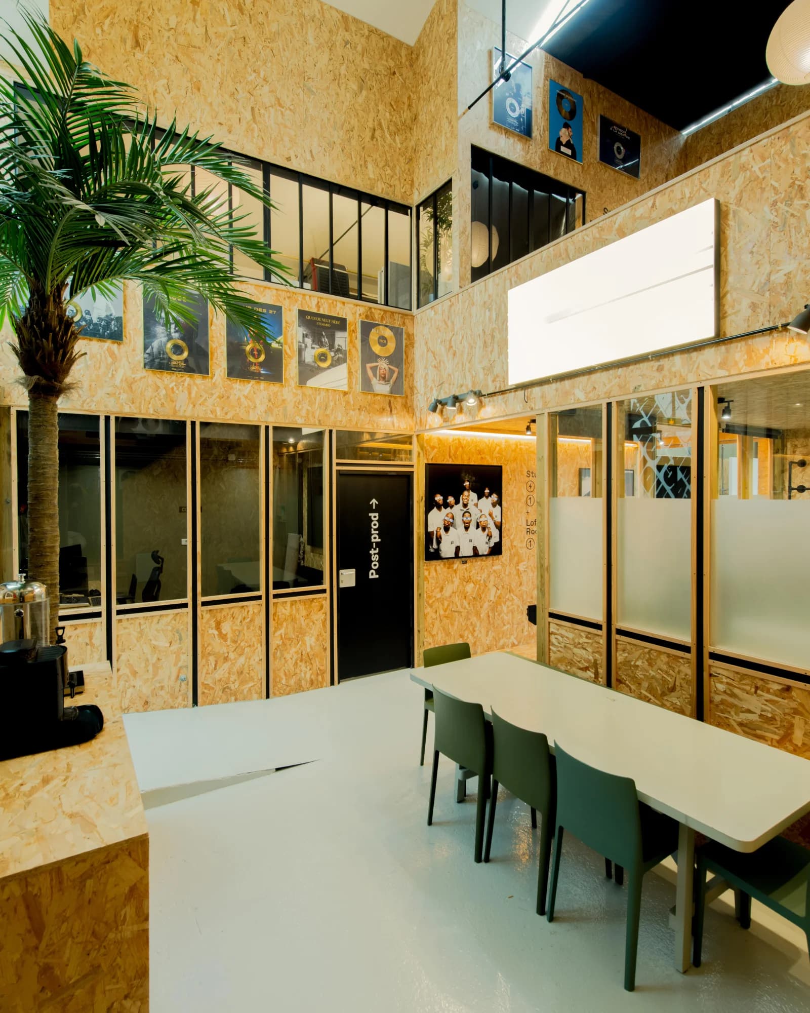 Space Daylight studio cyclo in Aubervilliers - 5