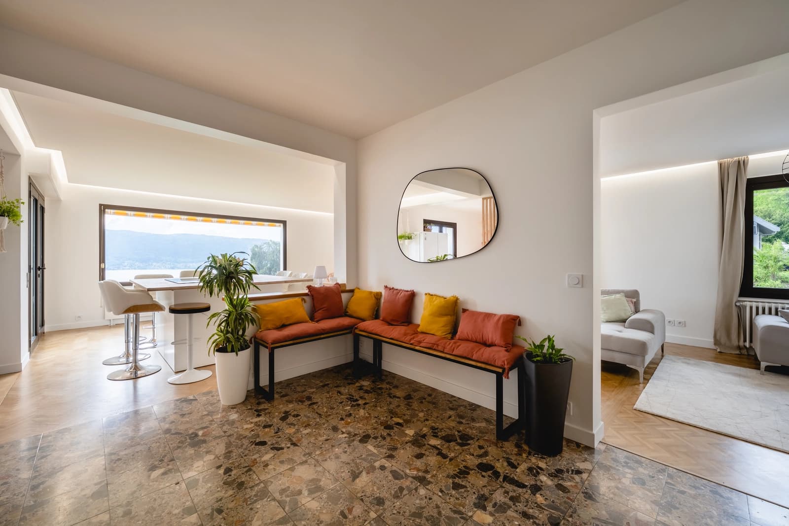 Sala en Villa Manali: una invitación al viaje y al exotismo - 1