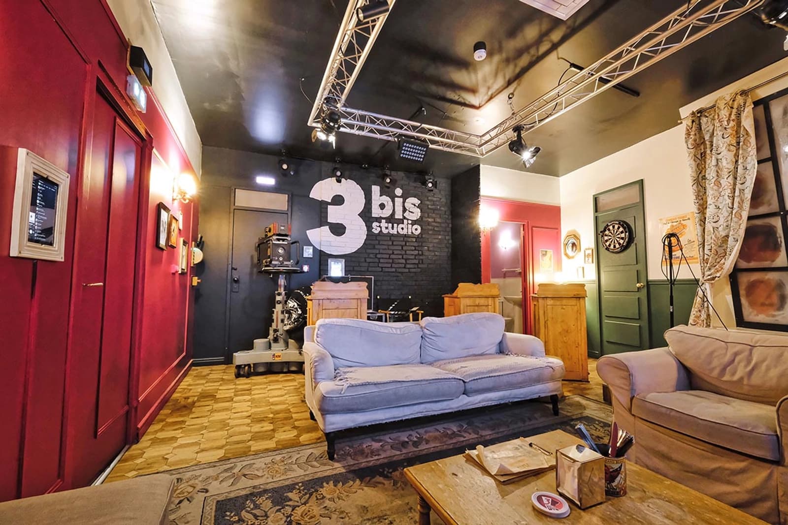 Space 500m2 of sets - 7 different themes - 3