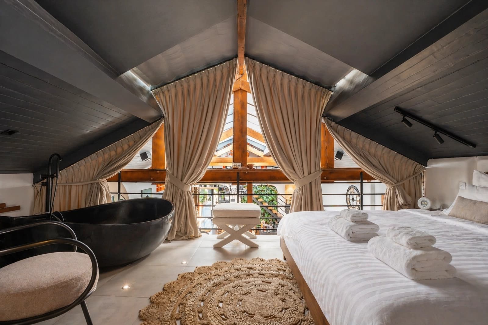 Space Loft with Asian and Moroccan influences - 2