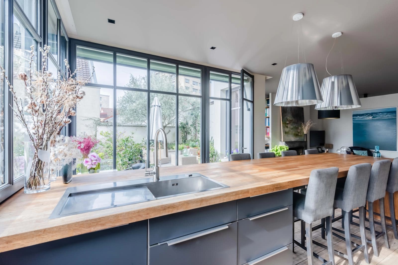Kitchen in Arts et lumières with terrace and garden - 1