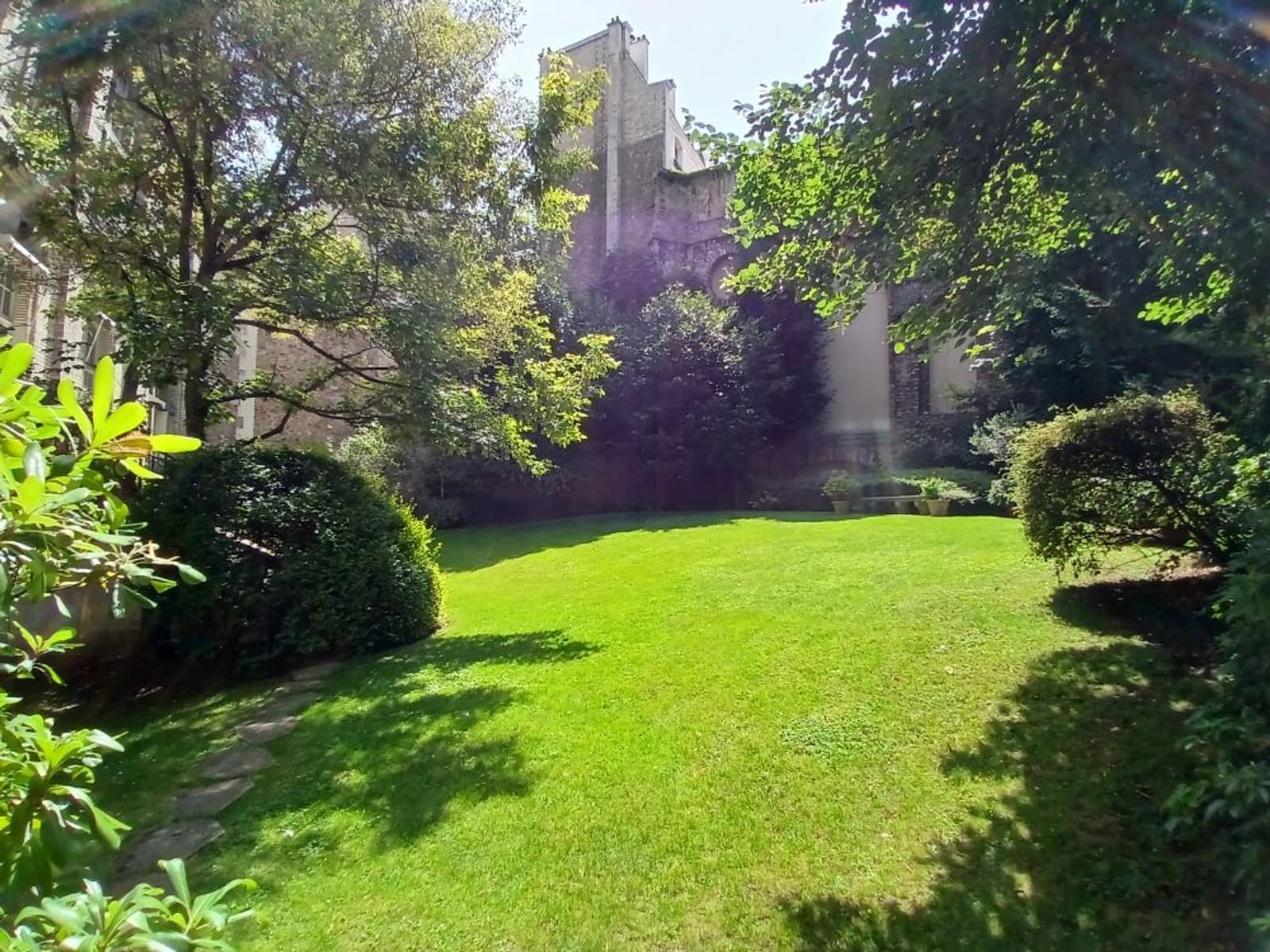 Espace Jardin privatif au sein du XVIème arrondissement de Paris - 2
