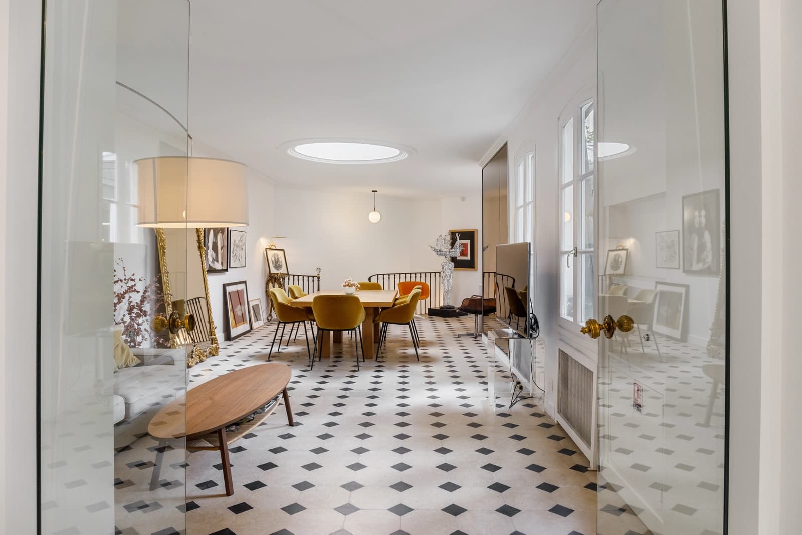 Full appartement dans d'anciens bains-douches historiques