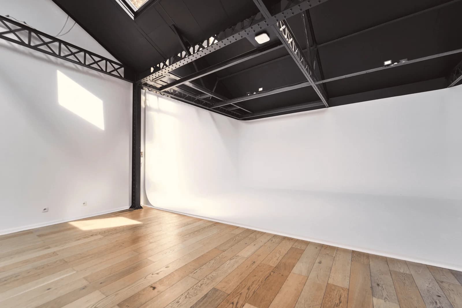 Space Studio photo, showroom - 4