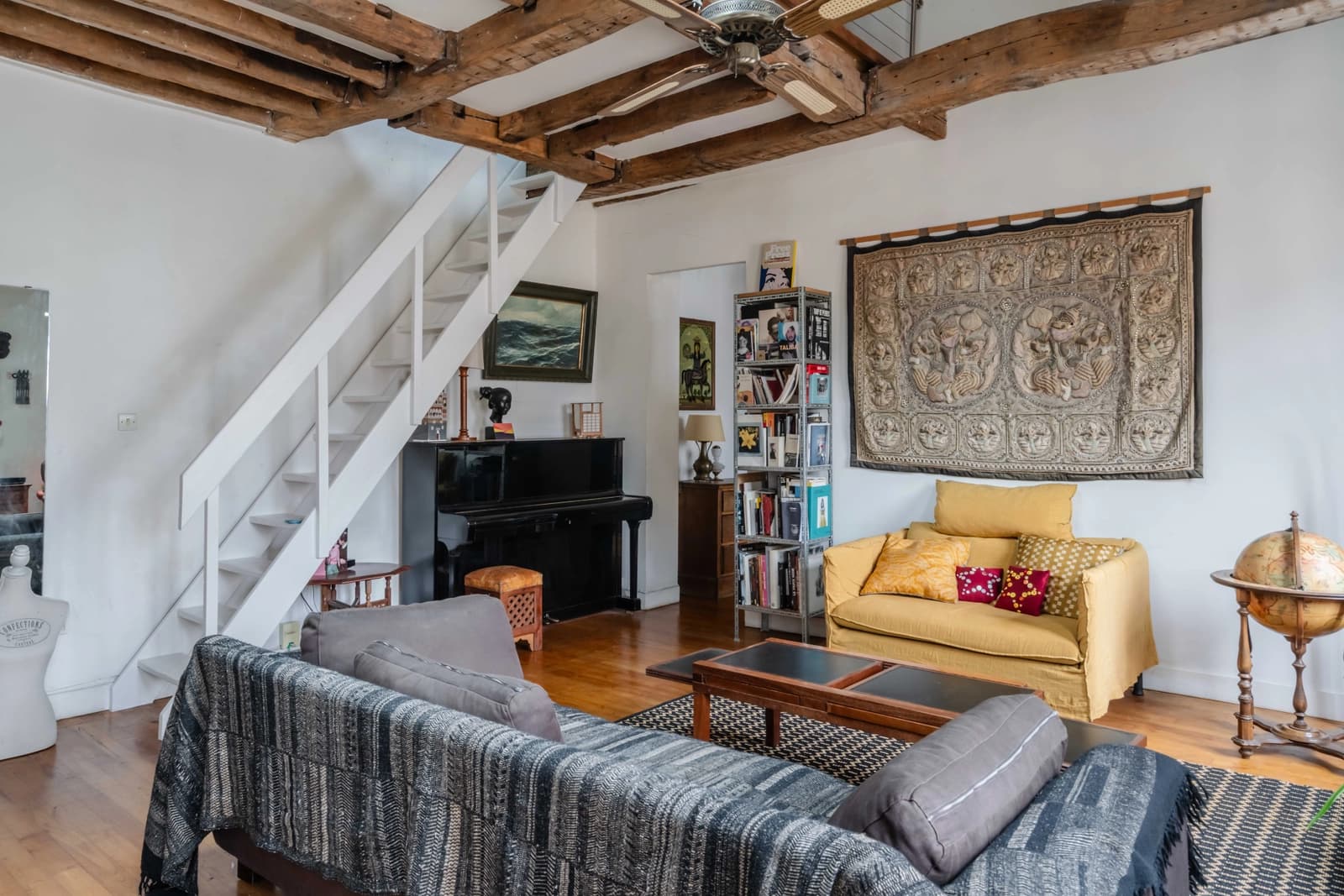 Loft sous les toits, un charme mansardé unique