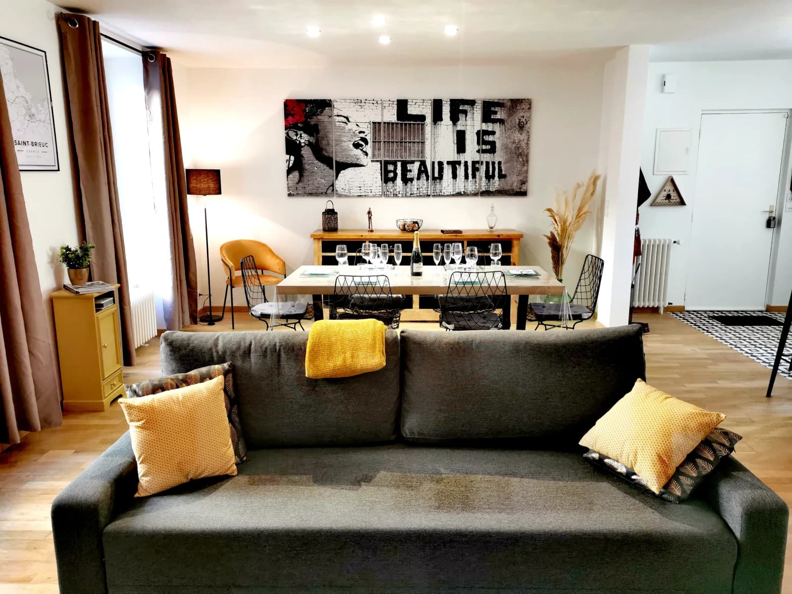 Living room in Apartment in the heart of the city - 1