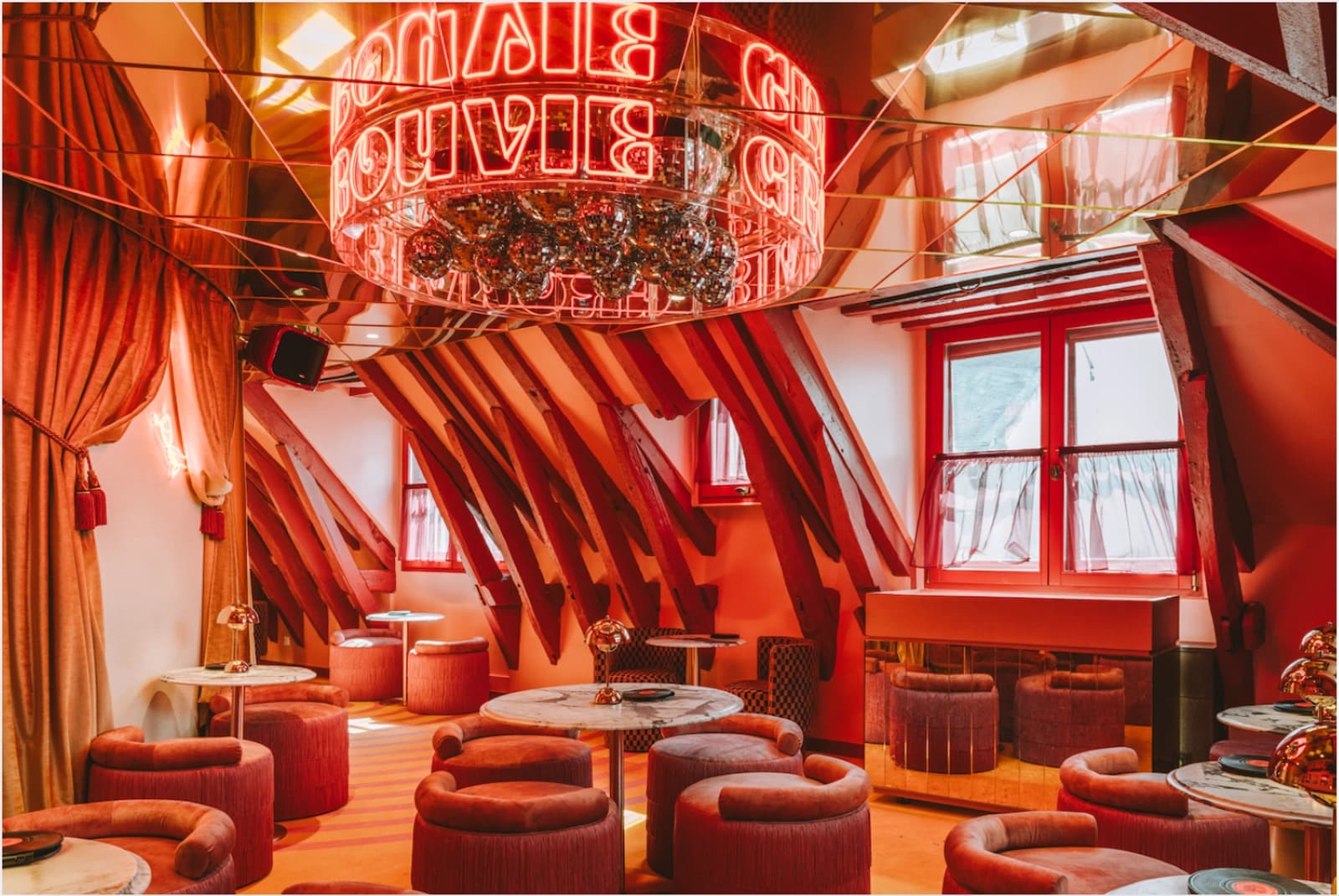 Space Grouvie - An intimate cocktail bar in a groovy setting - 1