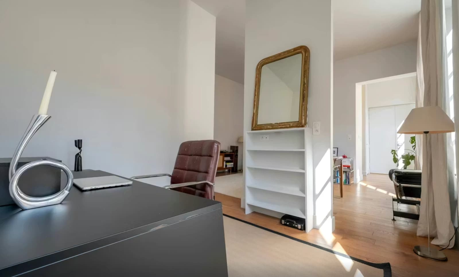 Espace Écrin Minimaliste & Bain de Lumière : Hauteur sous Plafond Exceptionnelle - 4