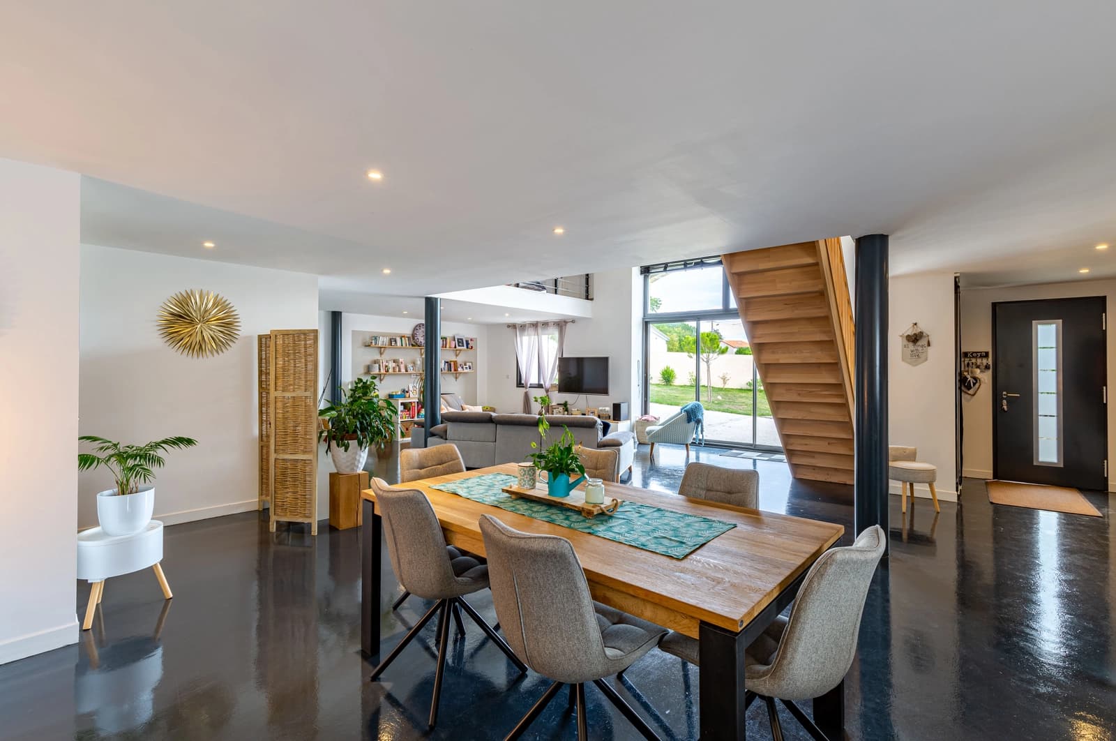 Meeting room in Large bright house - 1
