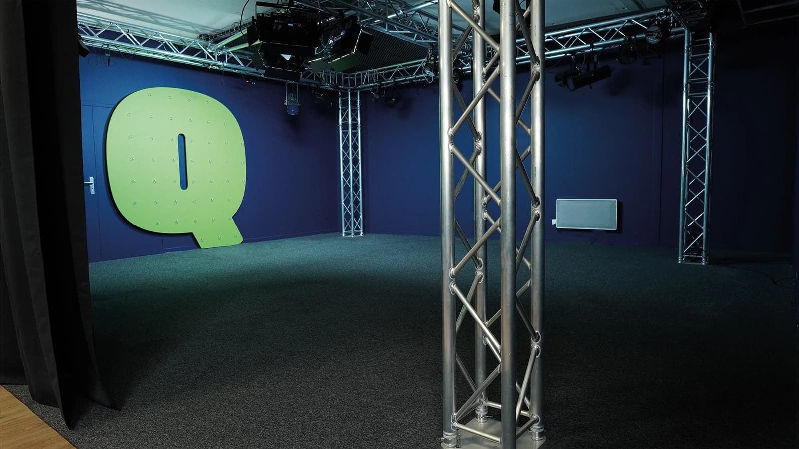 Space Fully equipped 120m² professional film studio - 0