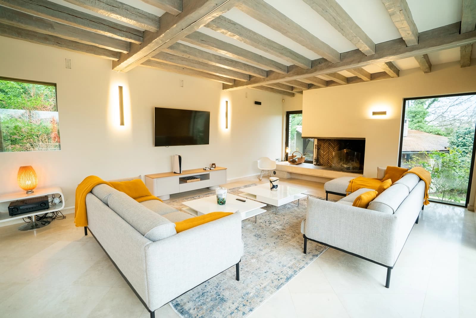Living room in Elegant villa on the banks of the Seine - 0