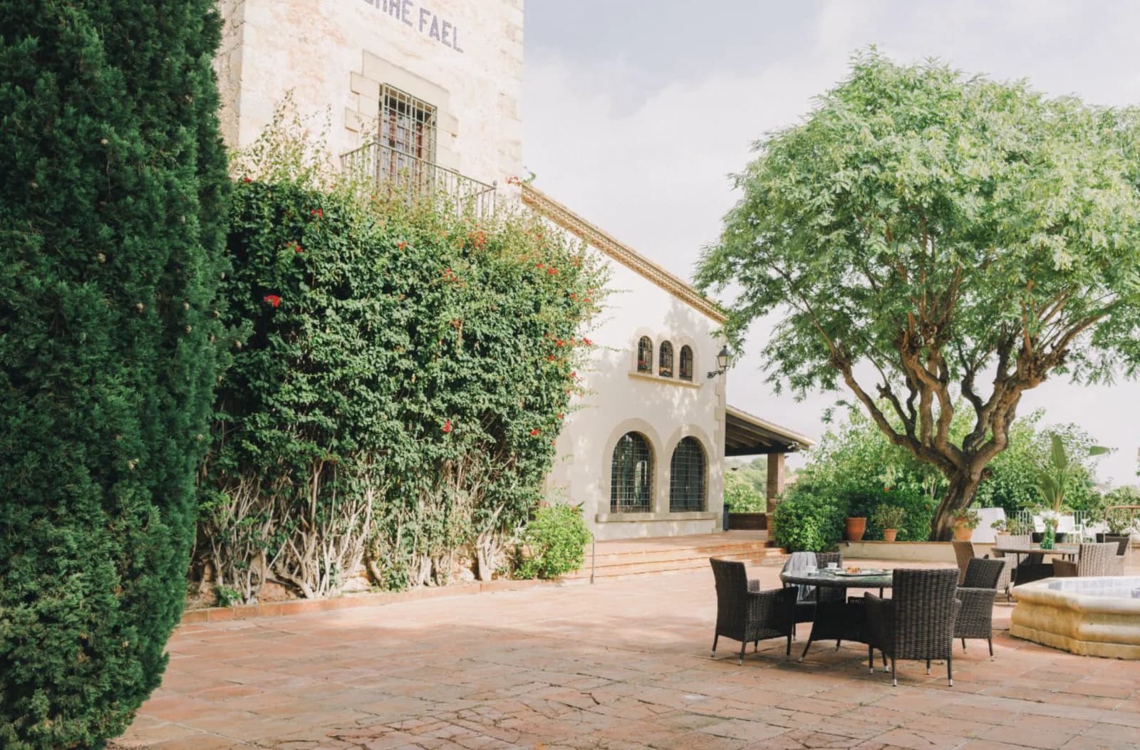 Salle de réunion dans Masia Torre Fael: un domaine au charme catalan - 1