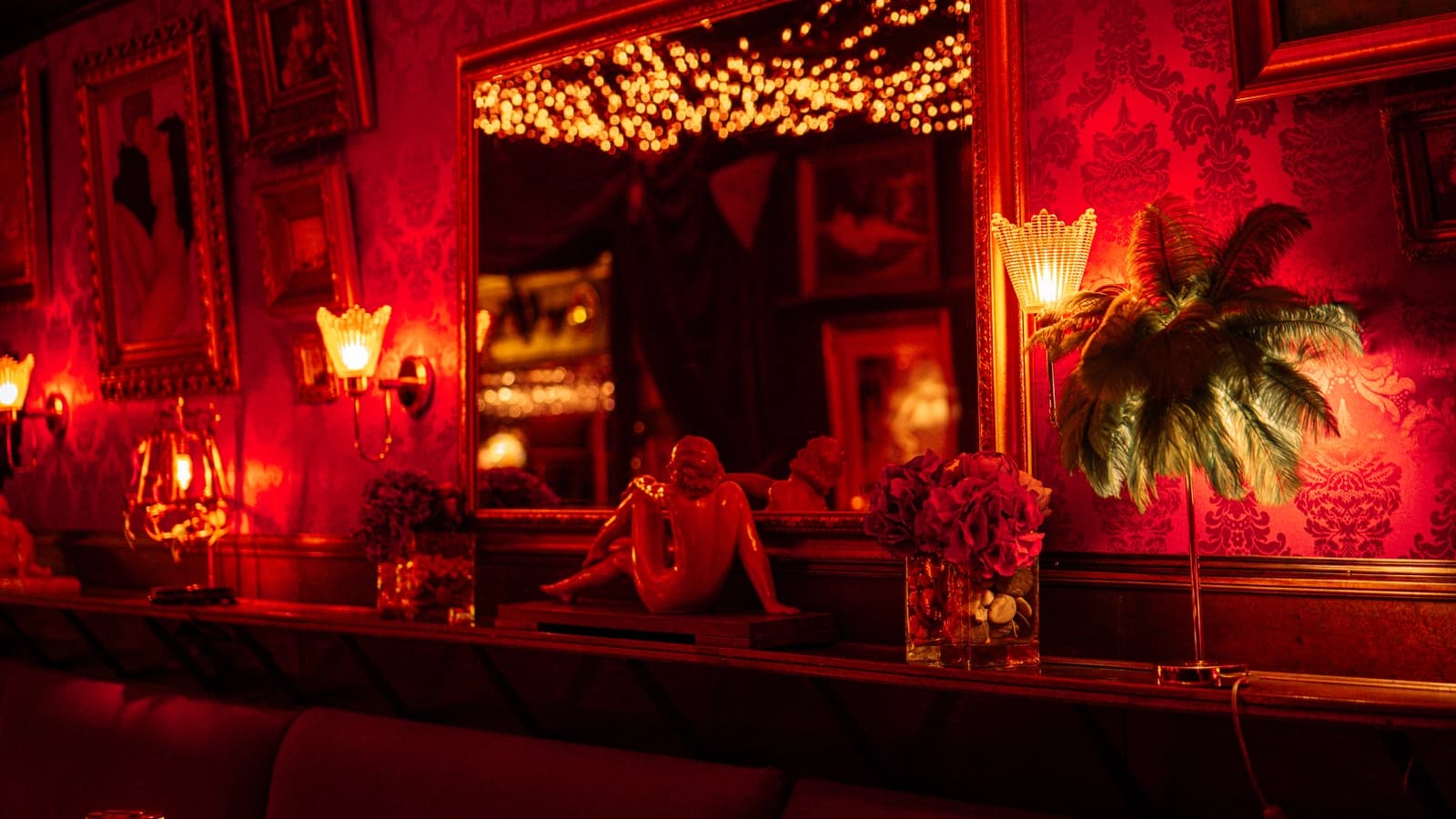 Espacio Speakeasy barroco íntimo en el corazón de París - 4