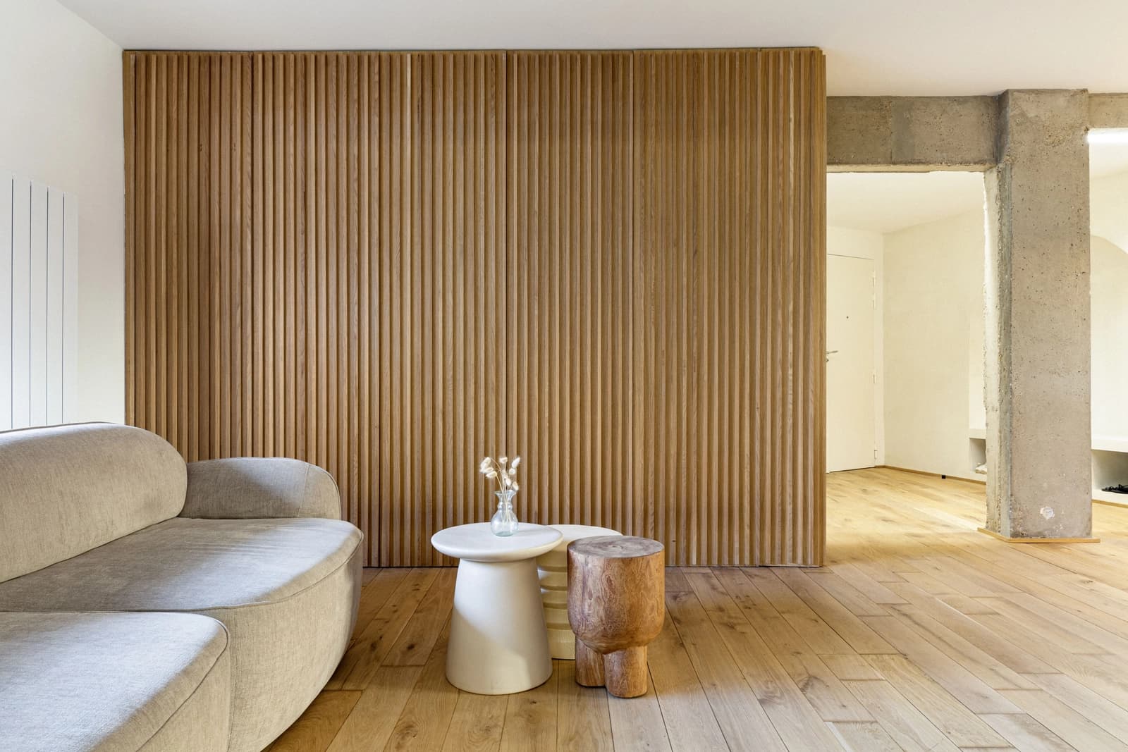 Space Modern apartment with clean, minimalist design - 4