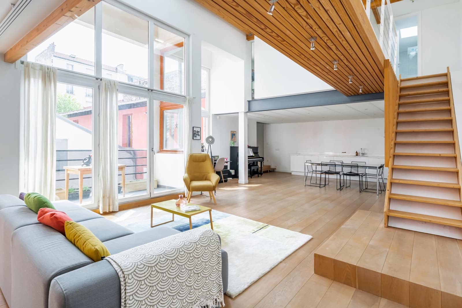 Space 190m² loft with large, bright living room - 4