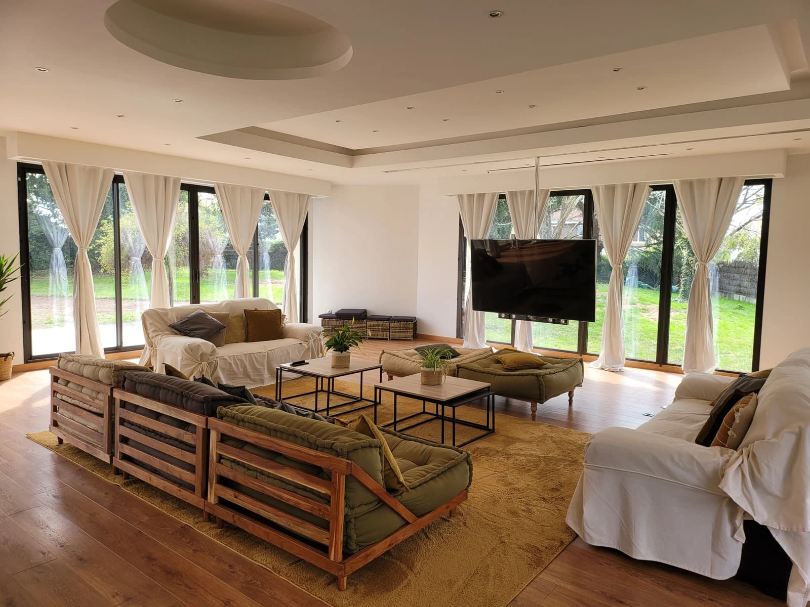 Space Large villa with exceptional living space - 1