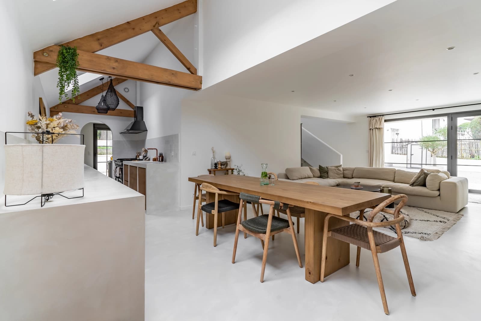 Comedor en Residencia con el ambiente festivo y bohemio de Ibiza - 1