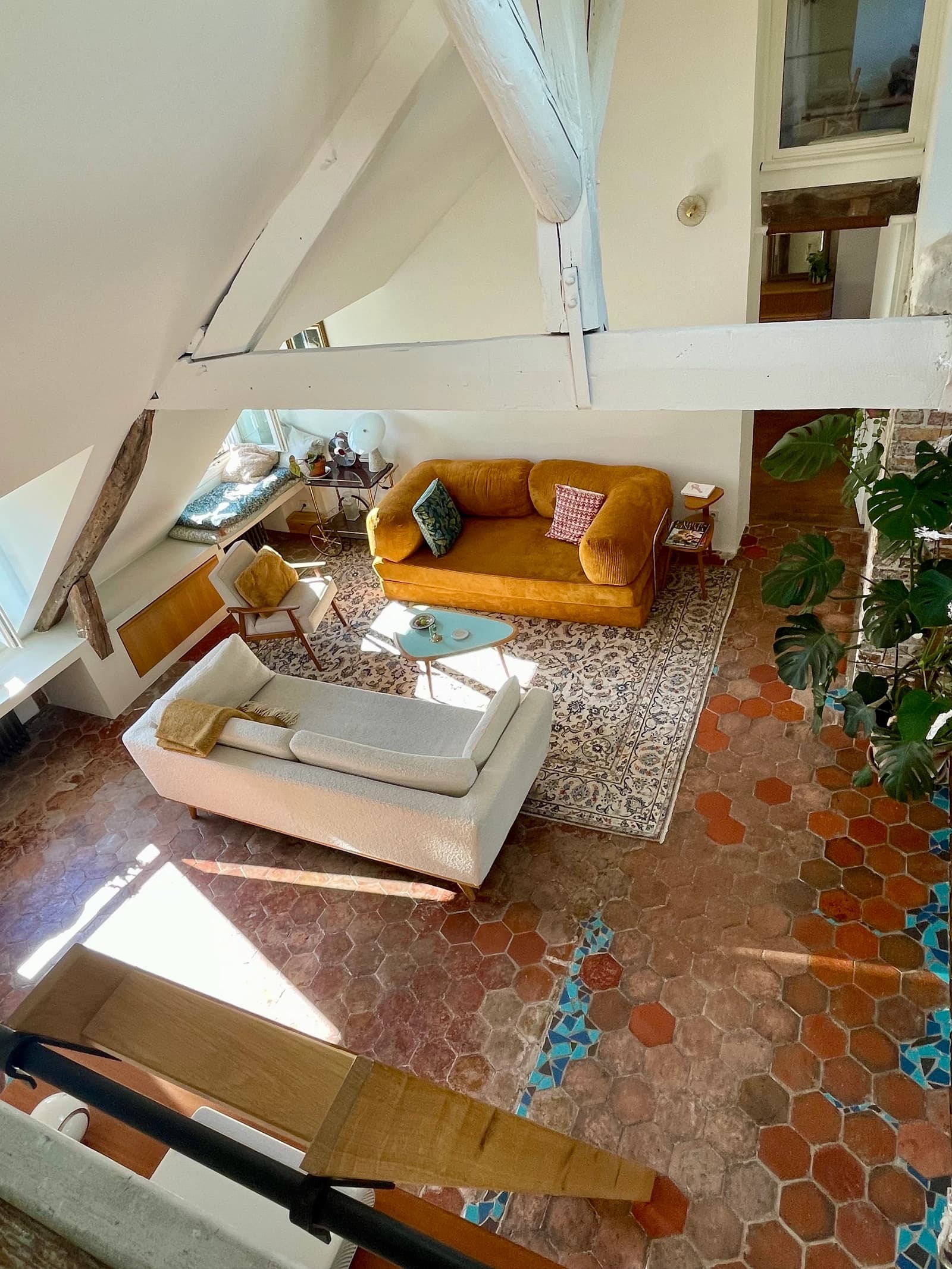 Space Bright bohemian loft under the roofs – 60m² living area, beams, tomettes, Velux – Canal Saint-Martin - 2