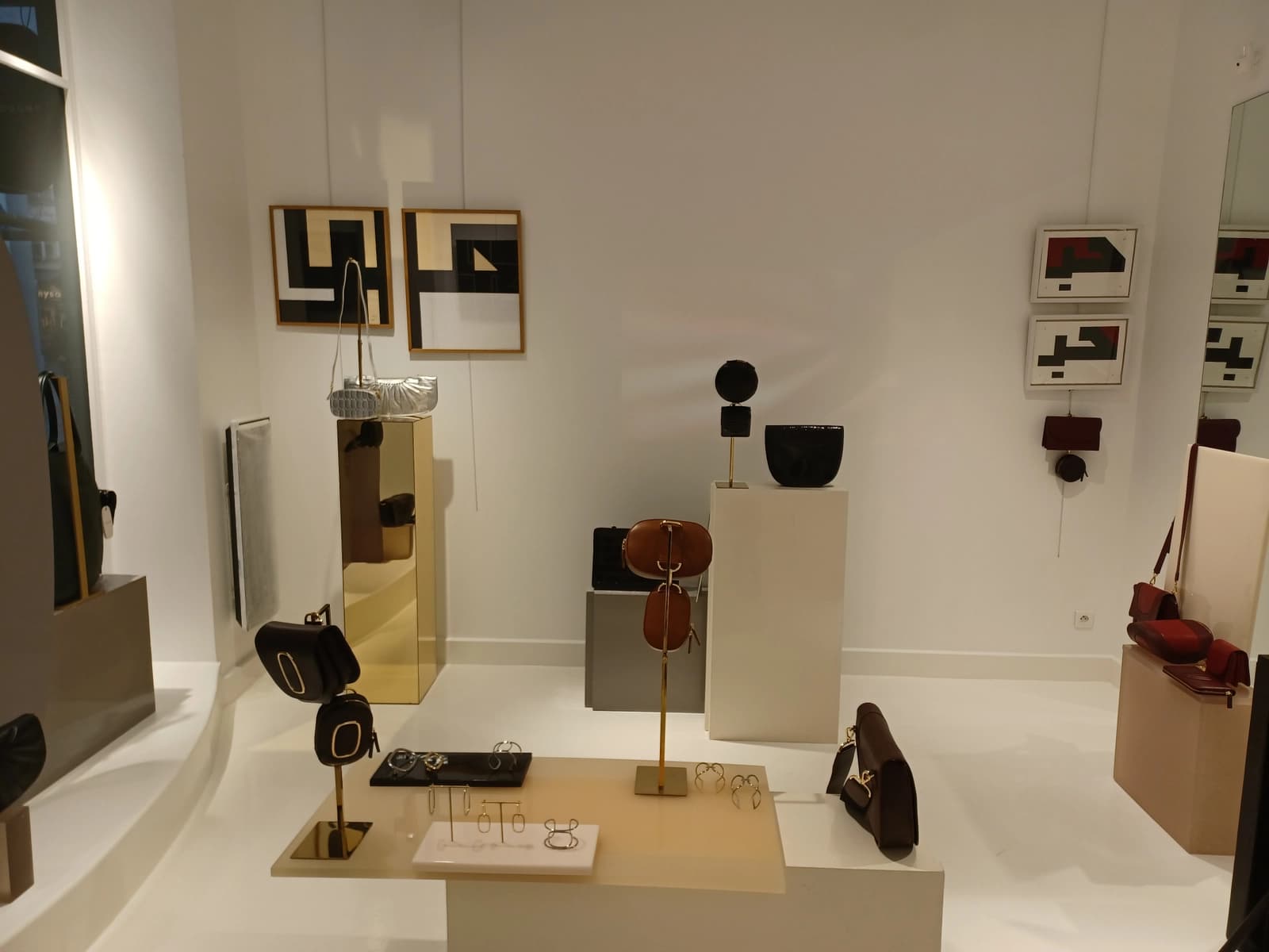Salon dans Un lumineux magasin en plein cœur du Marais - 1