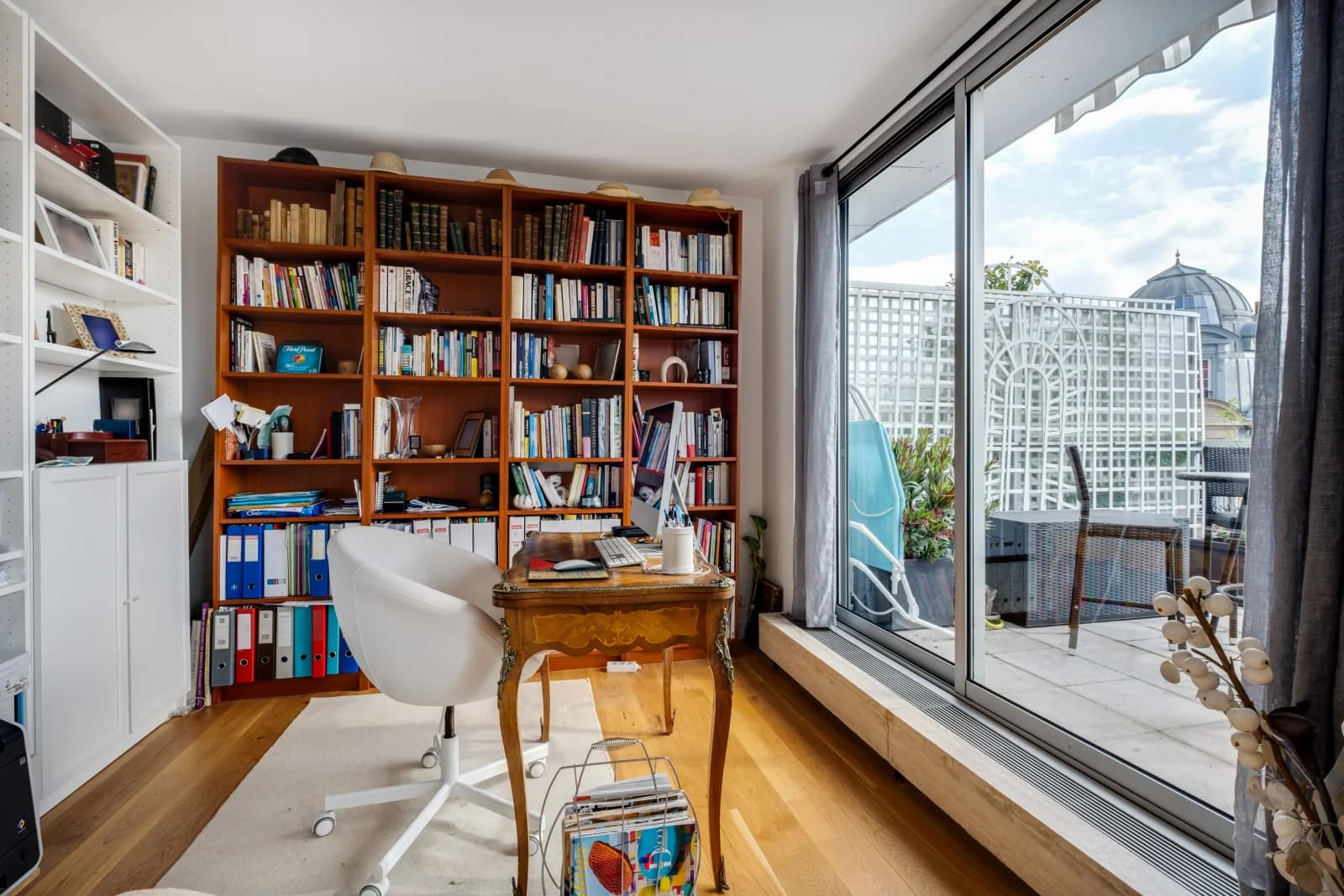 Space Bright apartment with terrace overlooking the Eiffel Tower - 4