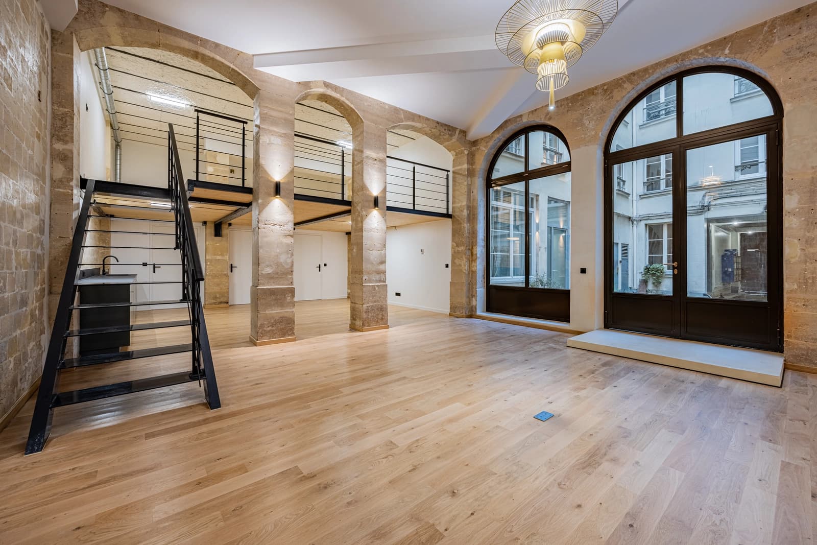 Espace Espace événementiel vide avec verrière à Paris 3  - 5