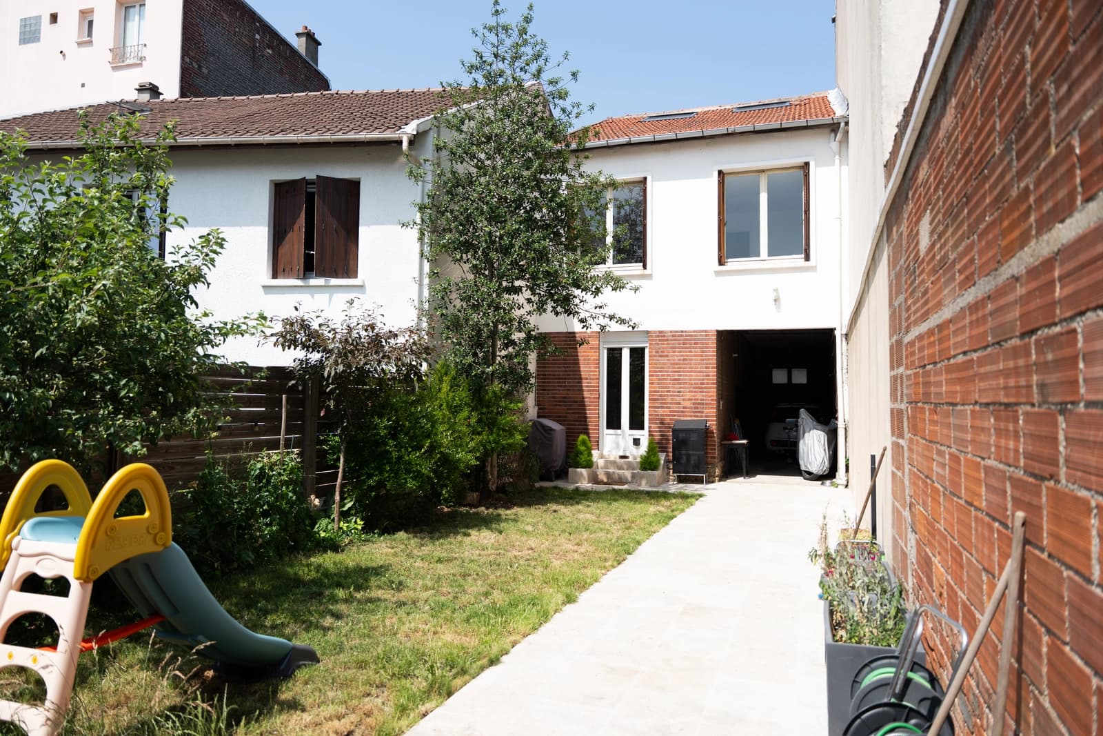 Espace Maison dans le style des années 50 avec un atelier industriel rustique dans l’esprit loft créatif - 2