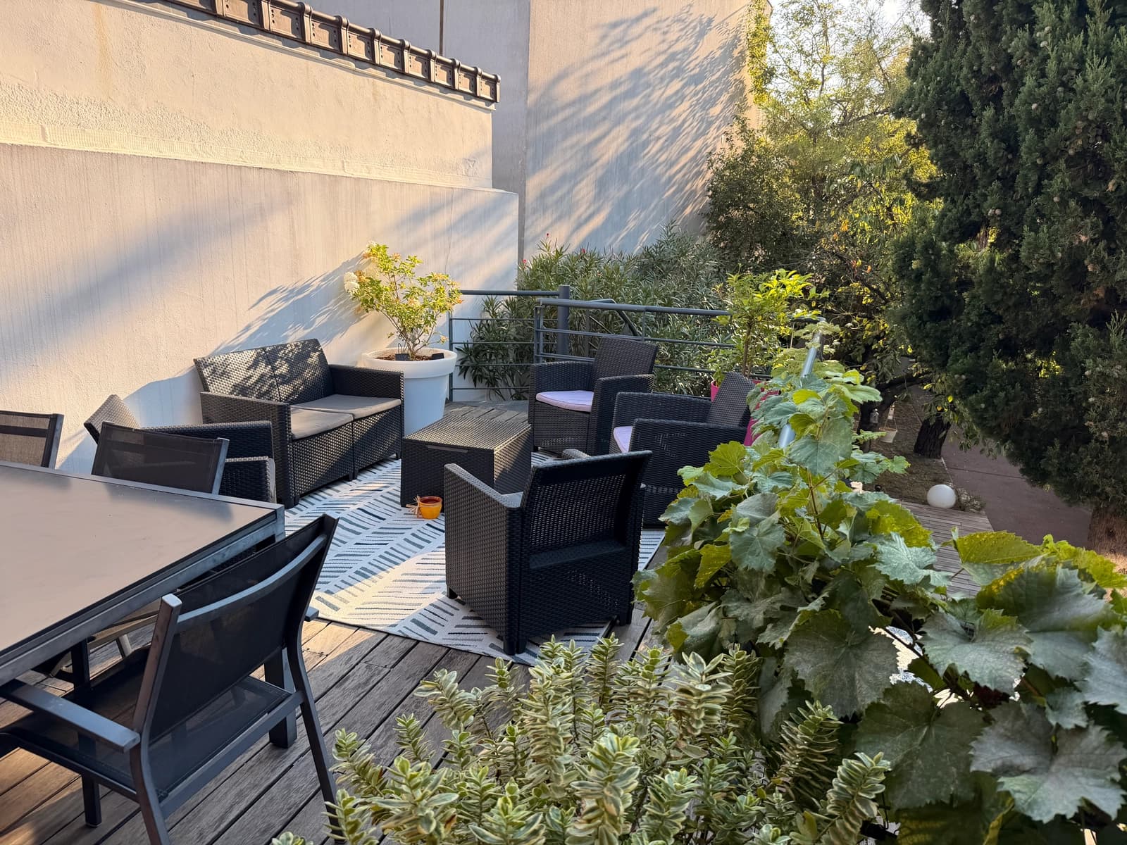 Space House of 250 m2 in a quiet setting, in a verdant haven on a 550 m2 plot, located at the gates of Paris with spa and sauna and just an 8-minute walk from the metro. - 4