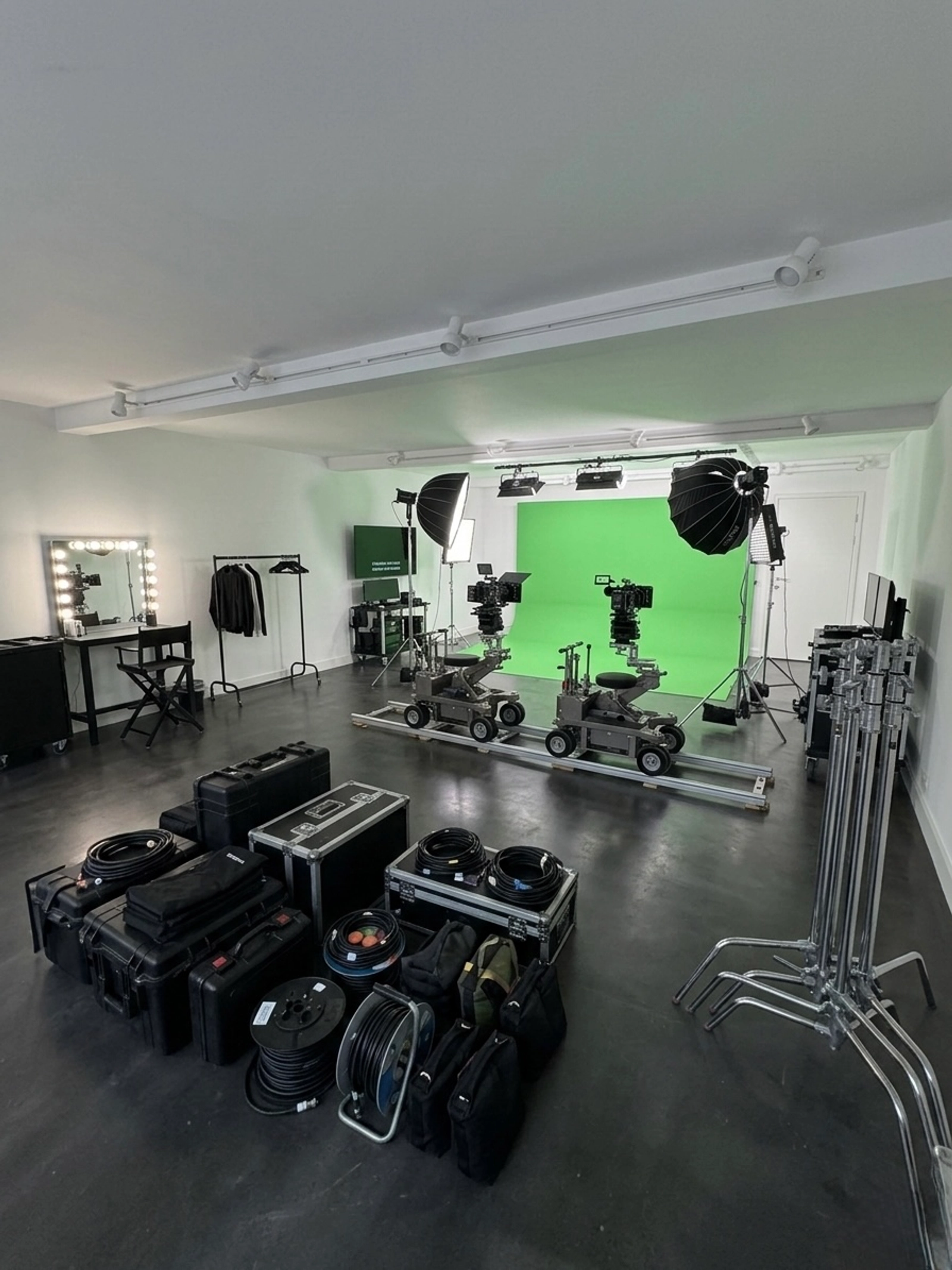 Space Creative 300 m² loft for shoots, podcasts and shootings – 15 minutes from Paris - 1