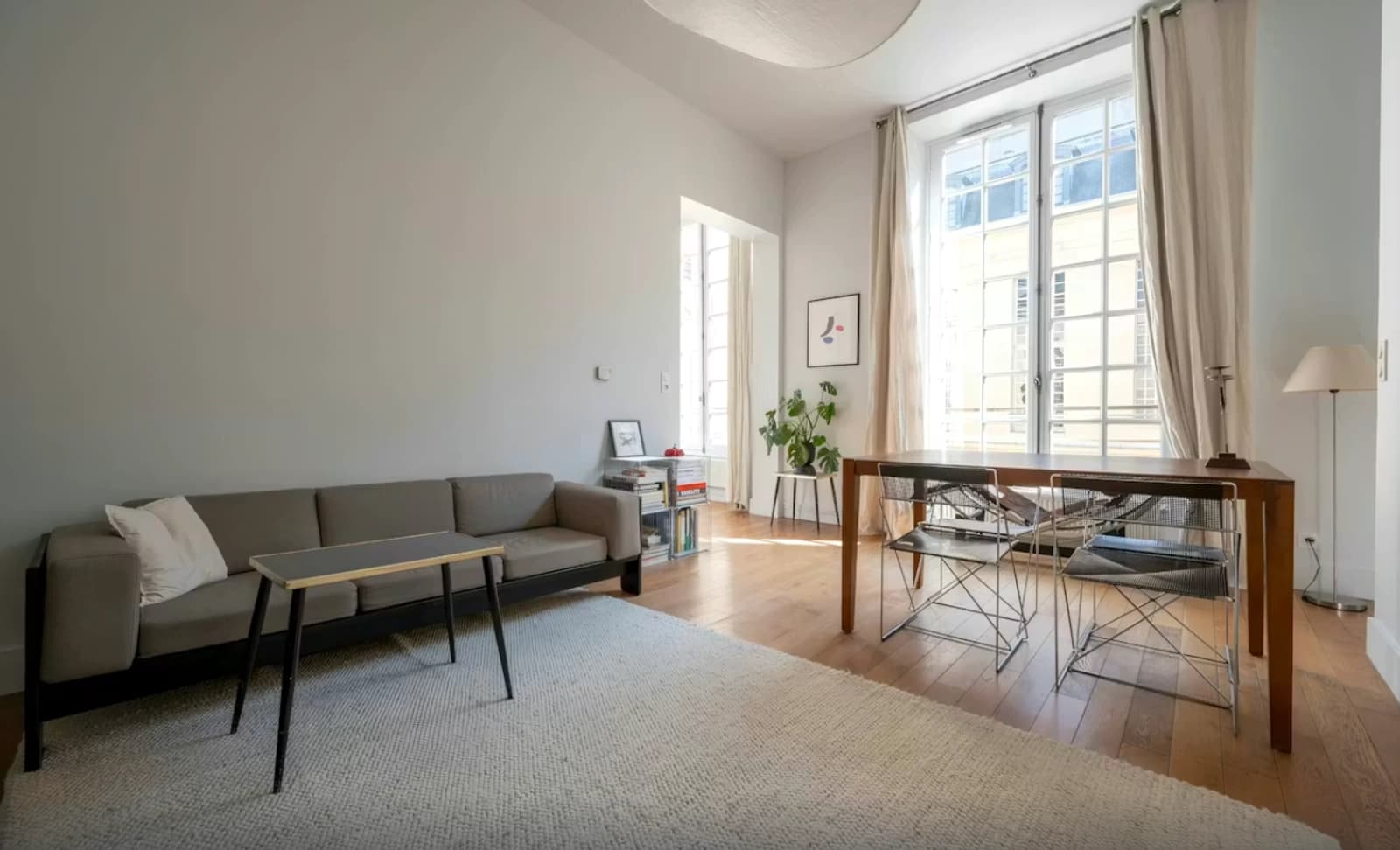 Espace Écrin Minimaliste & Bain de Lumière : Hauteur sous Plafond Exceptionnelle - 2