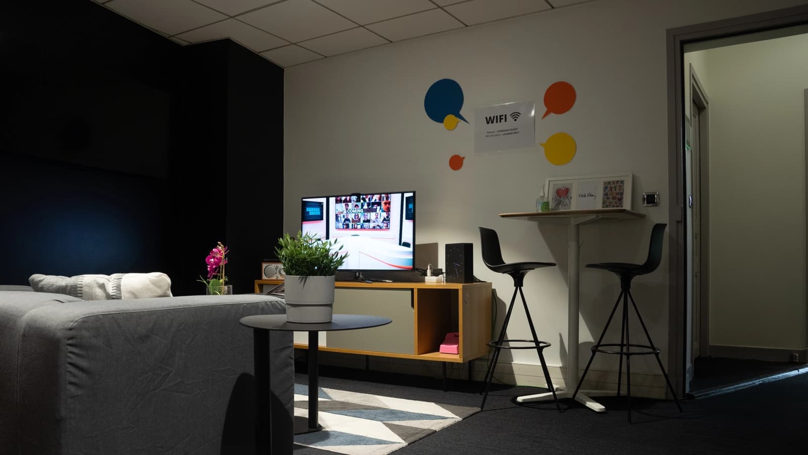 Espace Studio avec plateau TV et équipement pour webcast - 4
