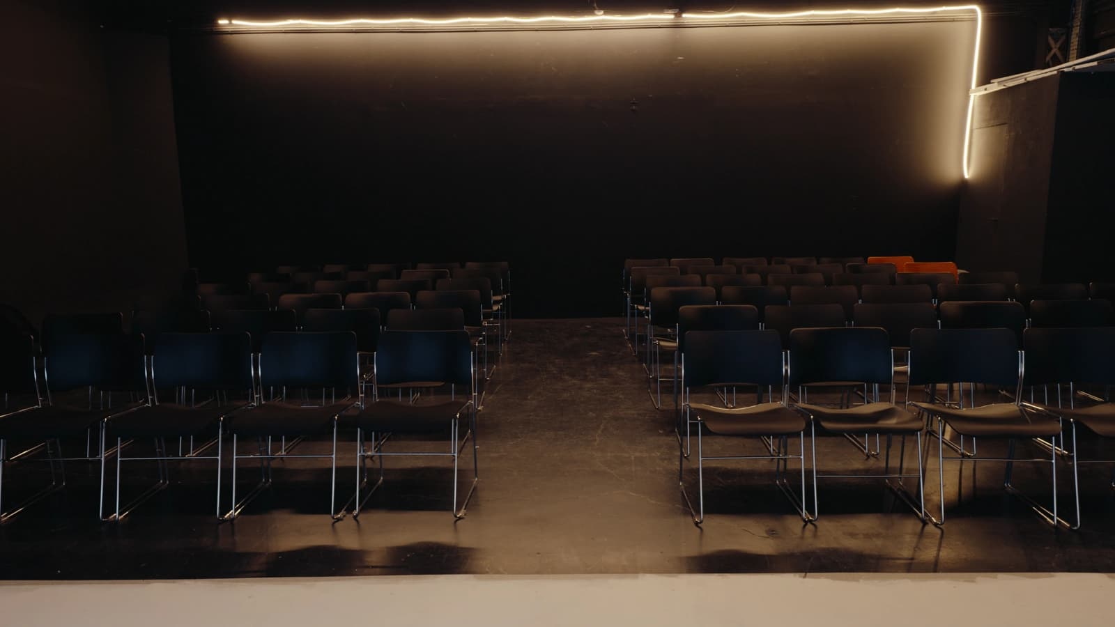 Space Large Video/Photo Shooting Stage with Two-Sided Cyclorama - 4