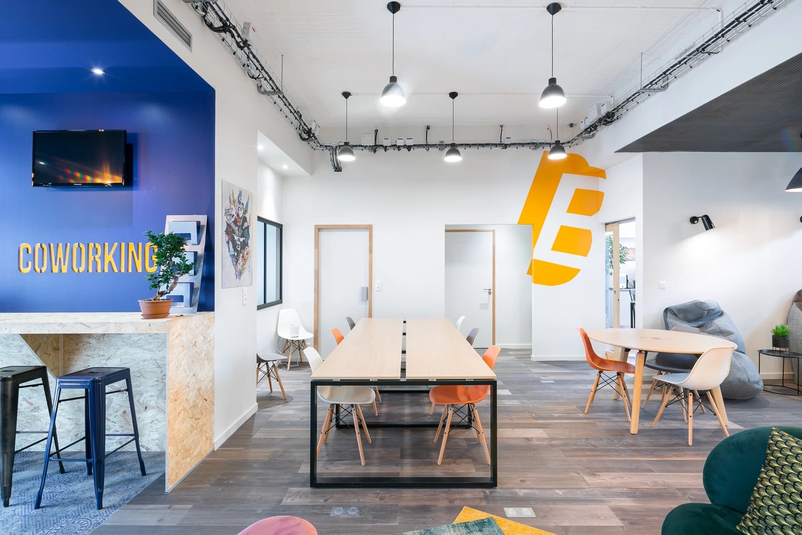Comedor en Espacio colorido y estimulante para tus proyectos creativos - 0