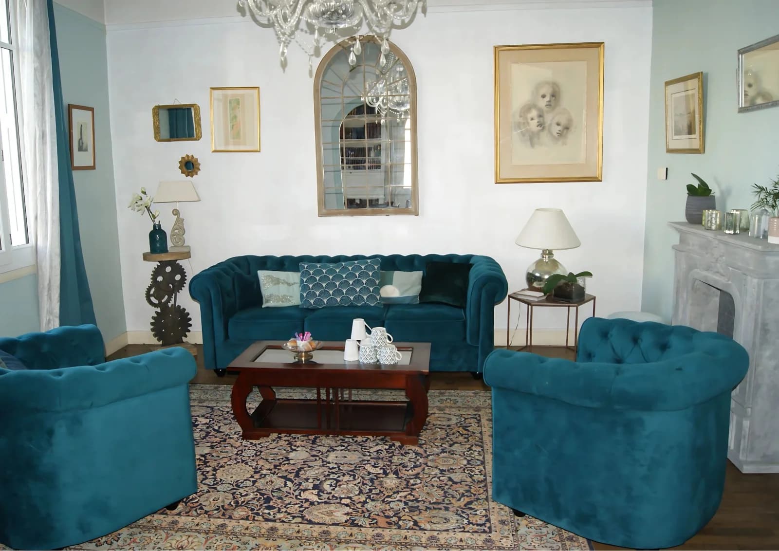 Sala de trabajo con zona de relax