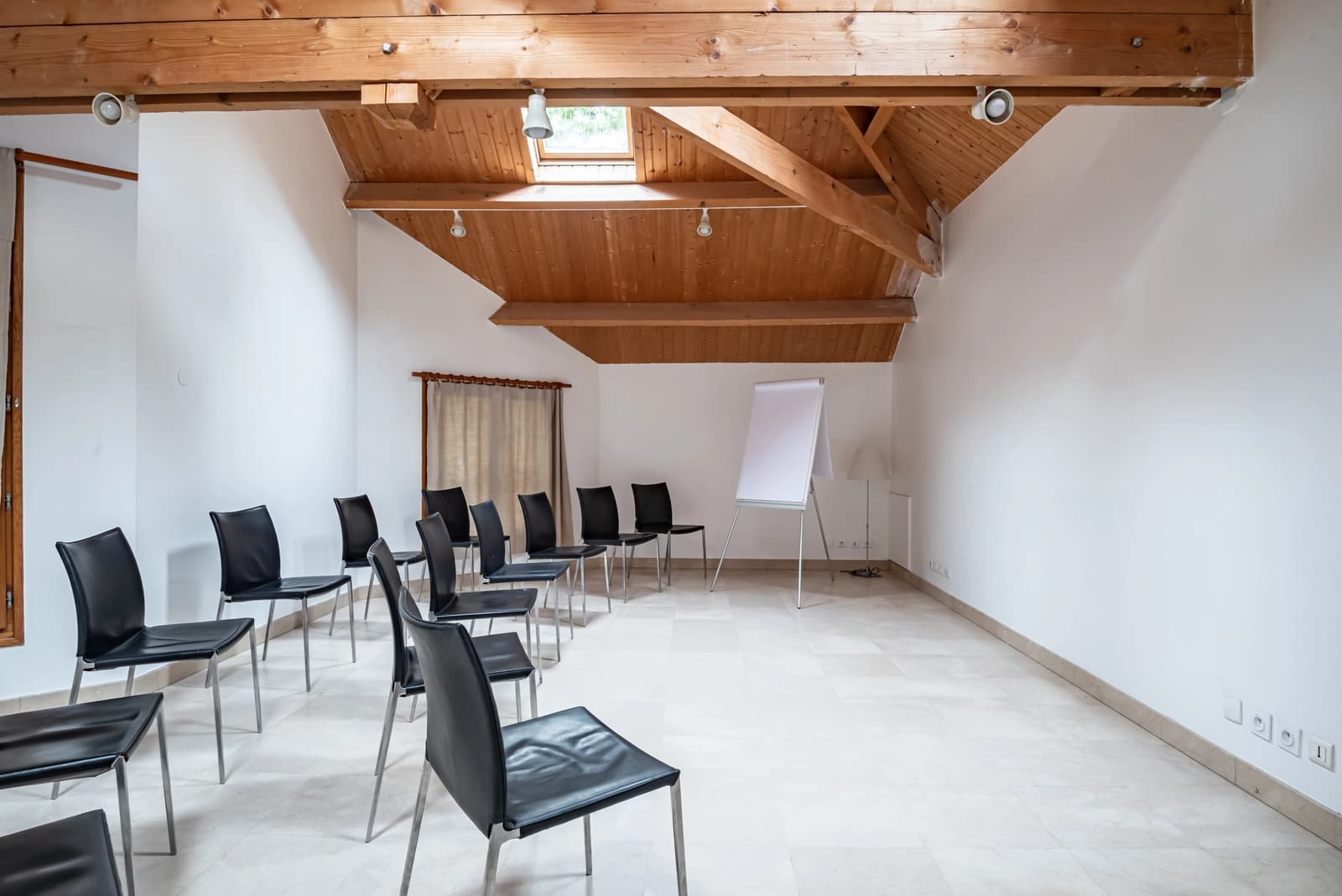 Meeting room in Millstone house with garden - 0