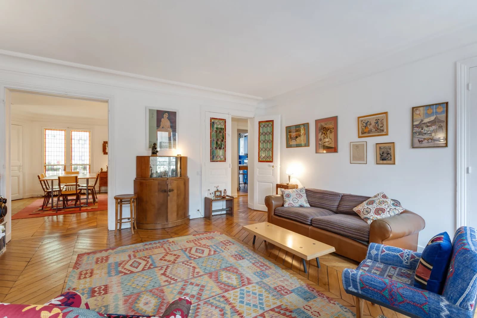 Living room in Nice, bright space in the Europe district - 1