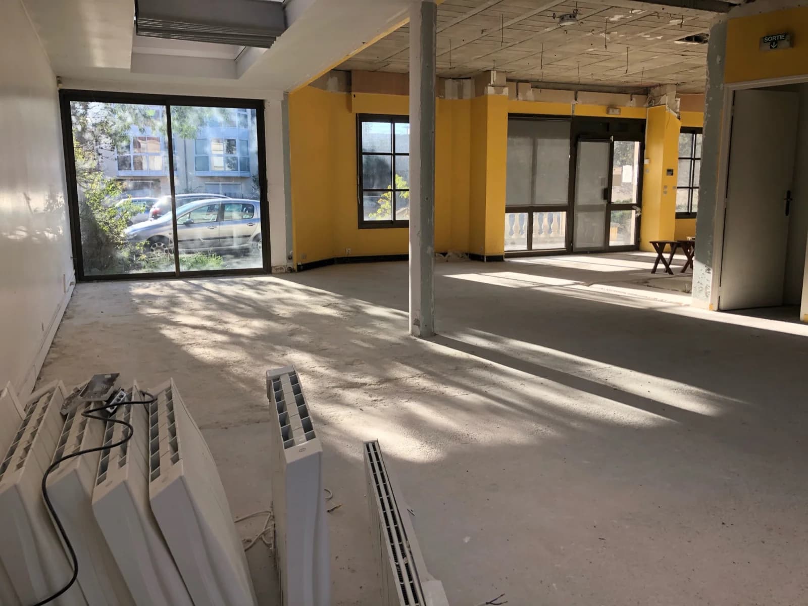 Living room in 400m² - building site / unfinished floors - 300 m from RER station - 1